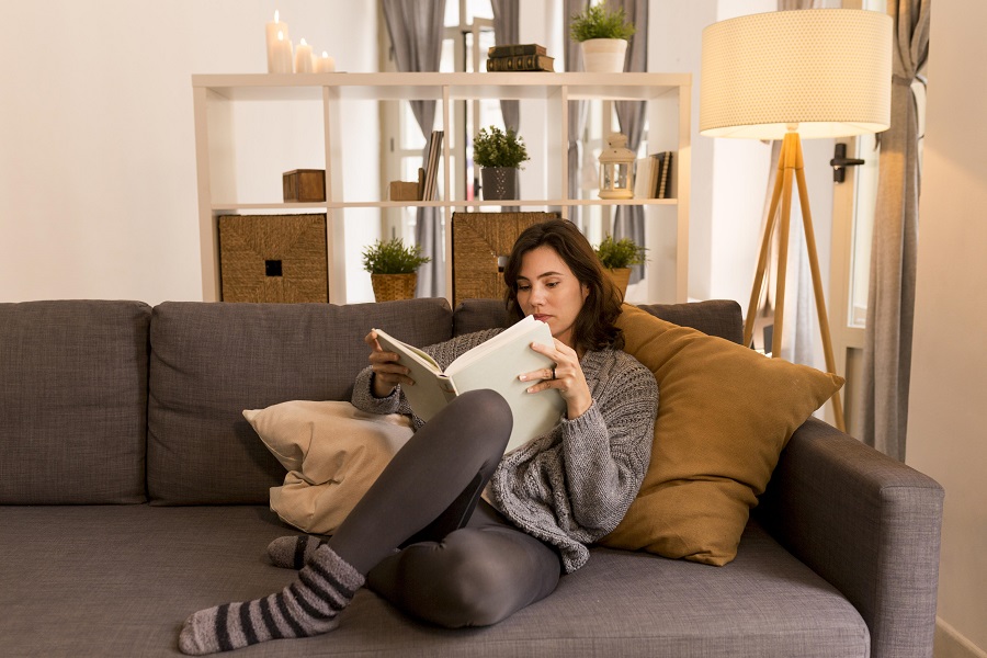 young-woman-reading-living-room